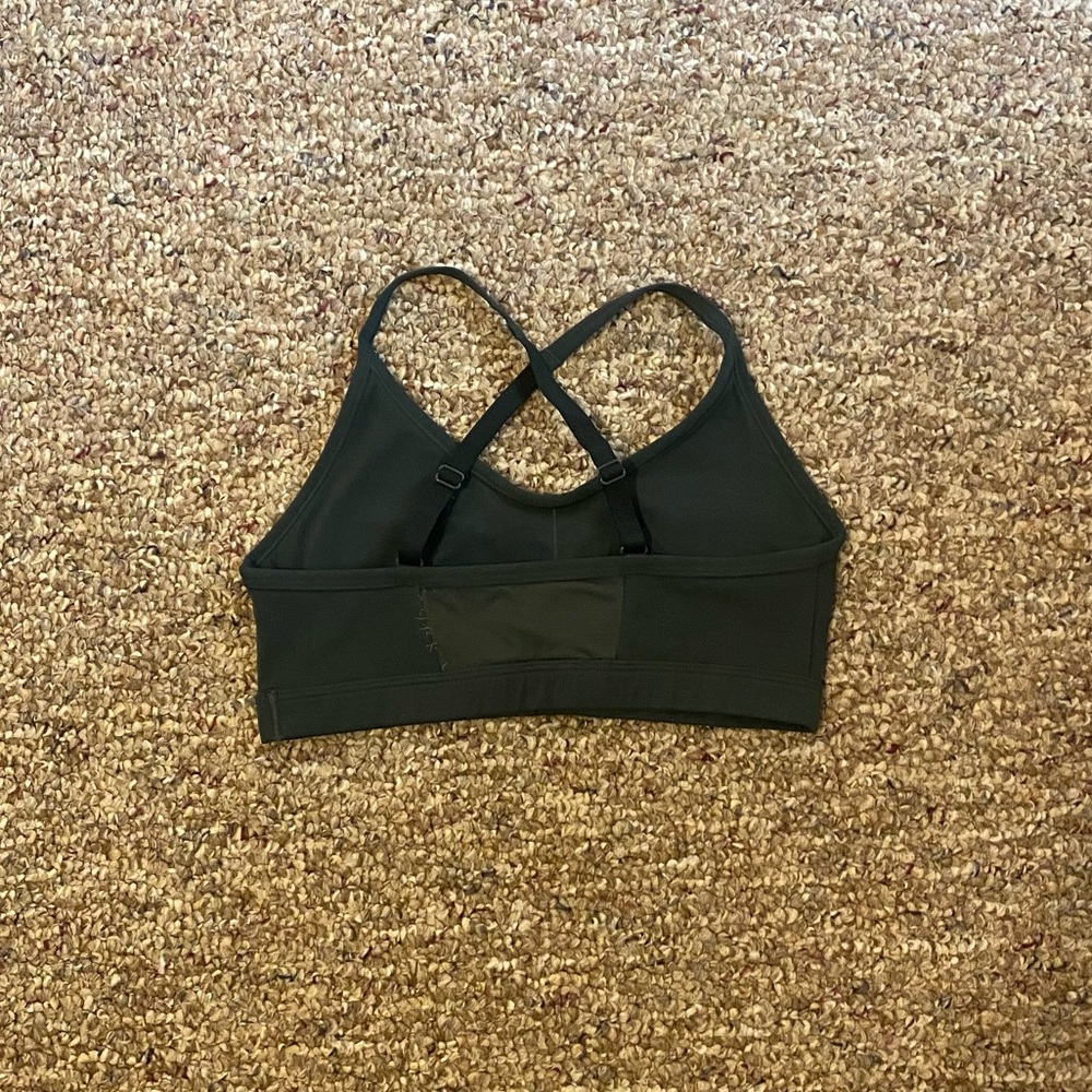 Gymshark Ruched Sports Bra - Picture 5 of 5
